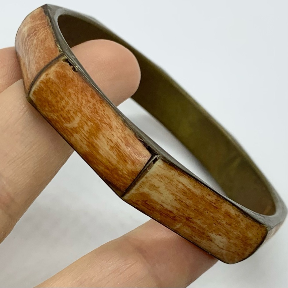 VINTAGE CARVED BONE INLAID BRASS STACKING BANGLE BRACELET SIZE 8.25” GEOMETRIC
